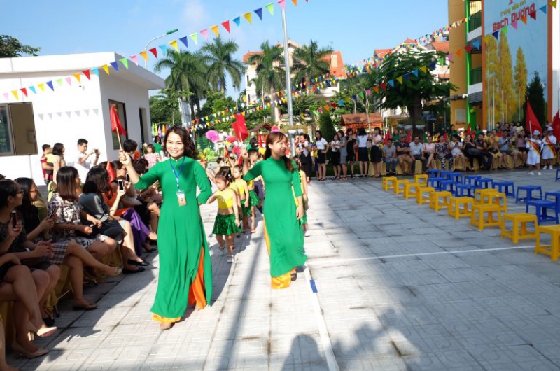 KHAI GIẢNG