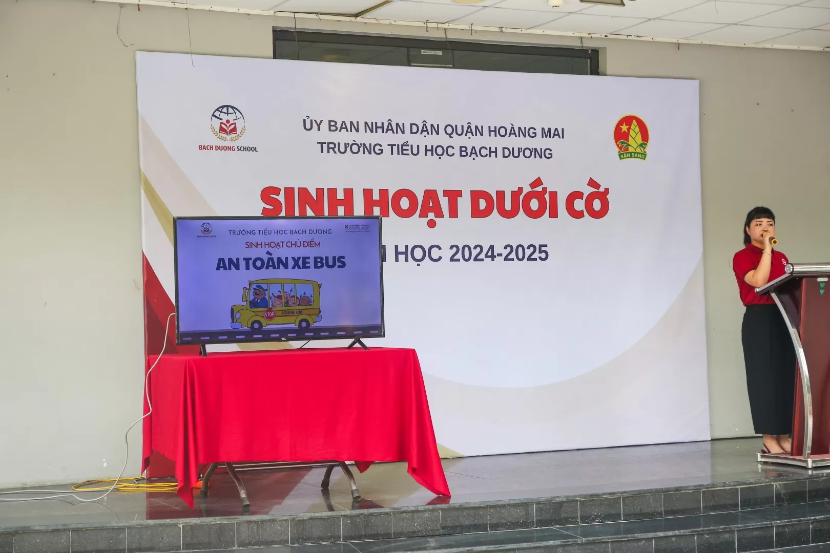 SINH HOẠT DƯỚI CỜ - chủ điểm "An toàn xe bus"