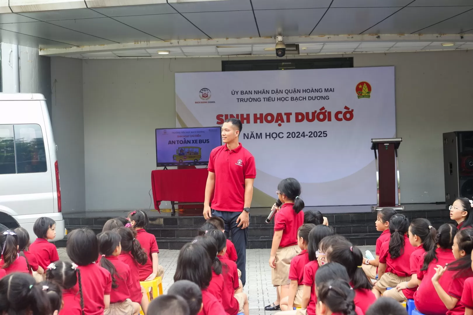 SINH HOẠT DƯỚI CỜ - chủ điểm "An toàn xe bus"