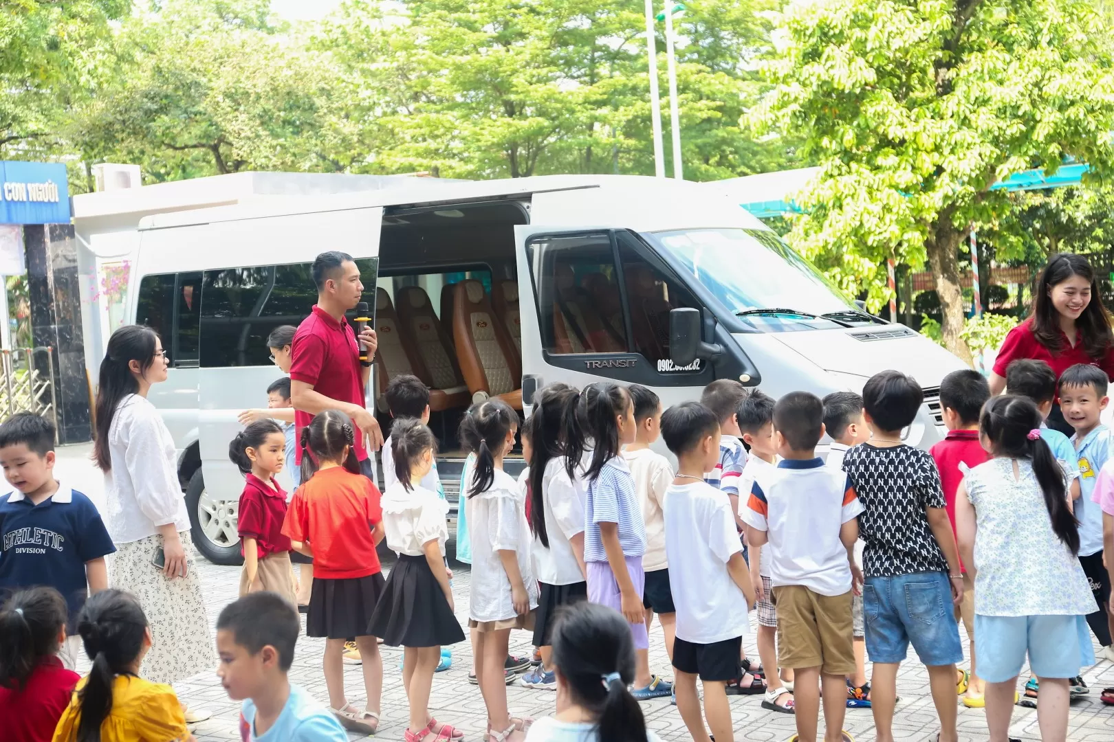 SINH HOẠT DƯỚI CỜ - chủ điểm "An toàn xe bus"