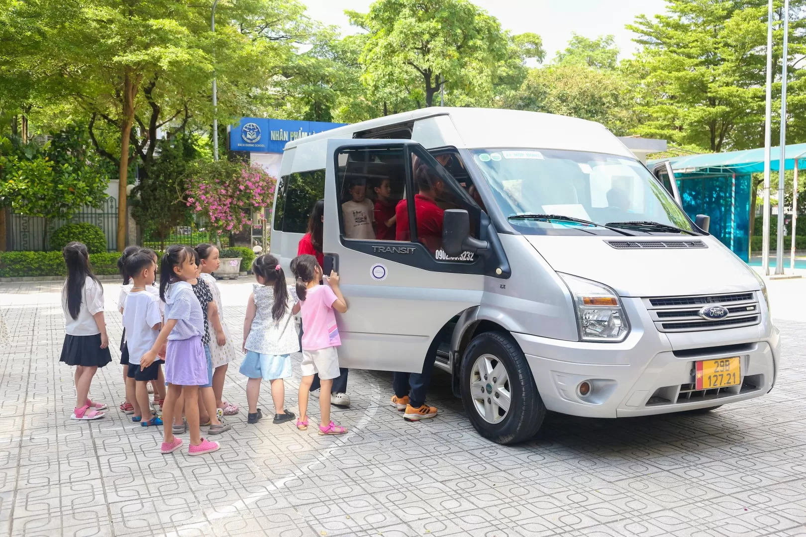 SINH HOẠT DƯỚI CỜ - chủ điểm "An toàn xe bus"