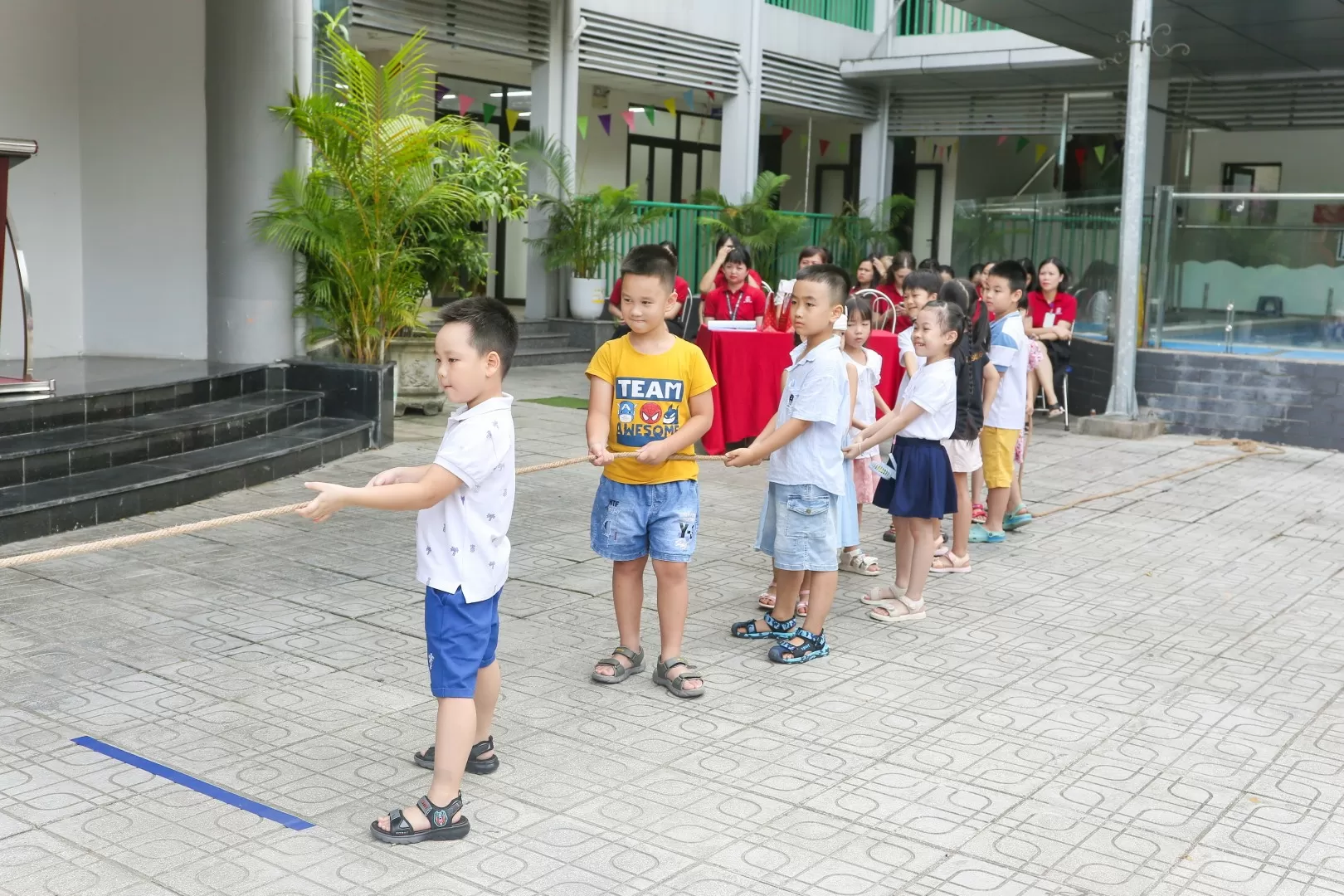 SINH HOẠT DƯỚI CỜ - trò chơi dân gian “Kéo co”