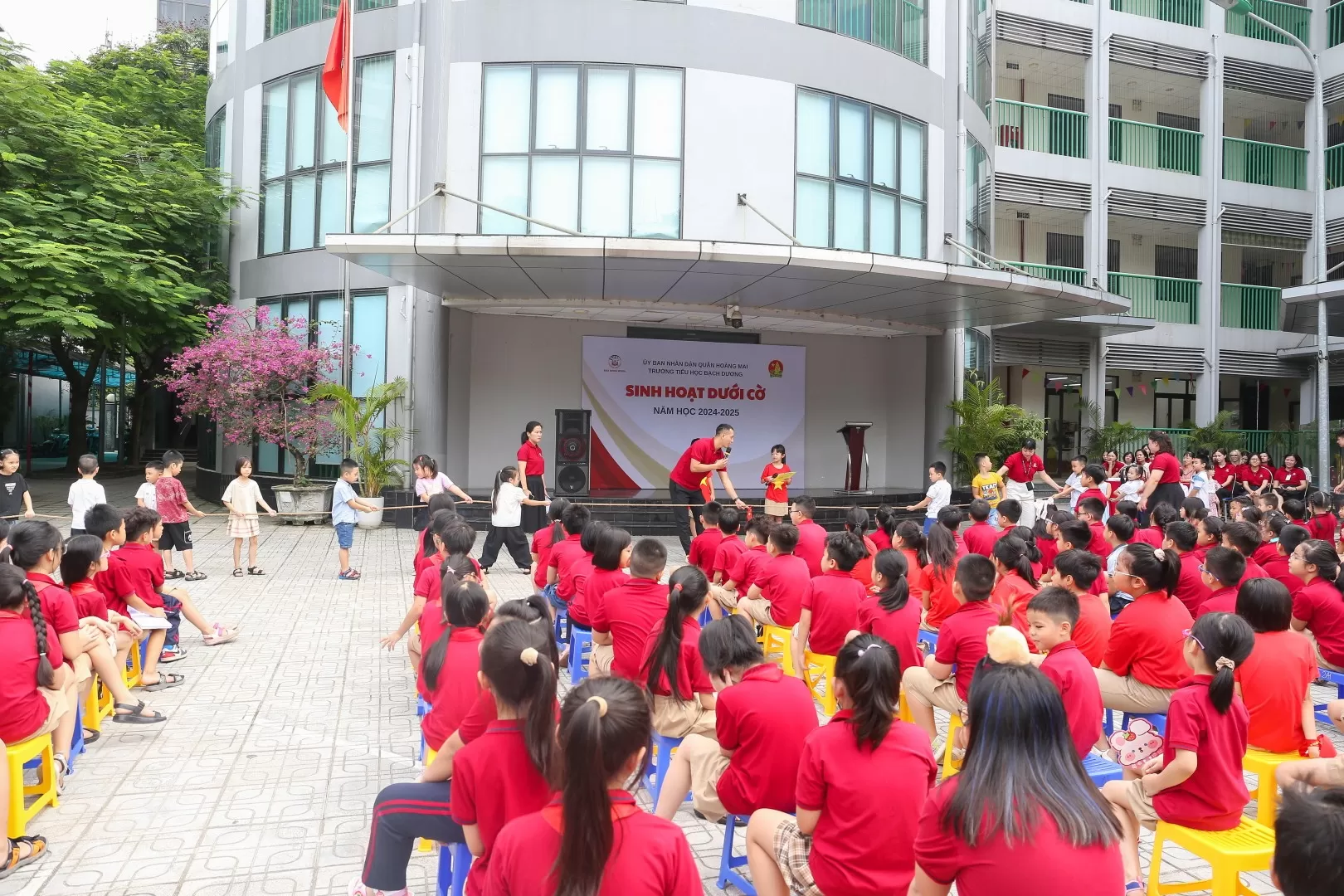 SINH HOẠT DƯỚI CỜ - trò chơi dân gian “Kéo co”
