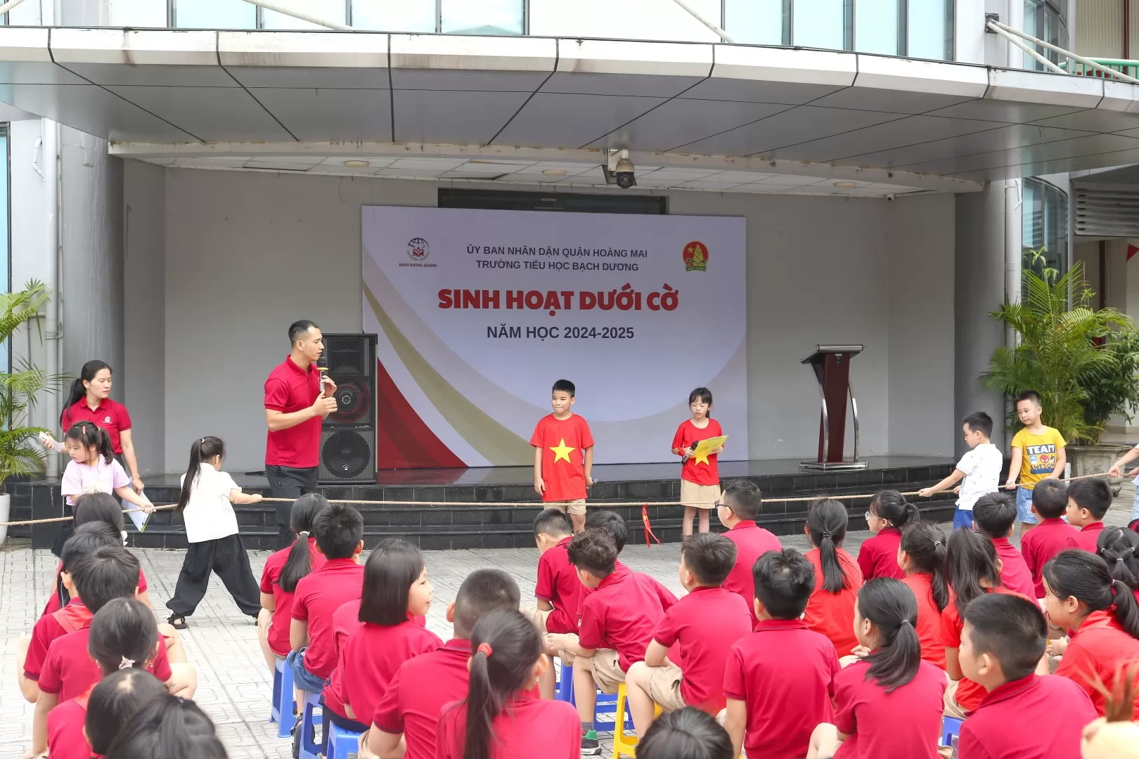 SINH HOẠT DƯỚI CỜ - trò chơi dân gian “Kéo co”