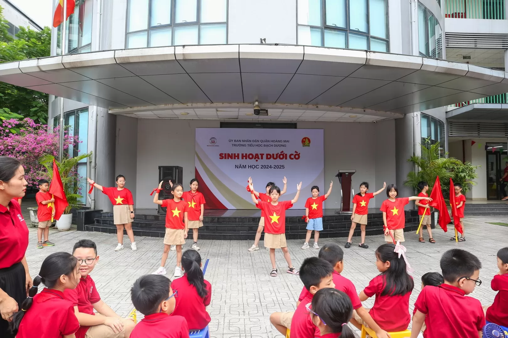 SINH HOẠT DƯỚI CỜ - trò chơi dân gian “Kéo co”