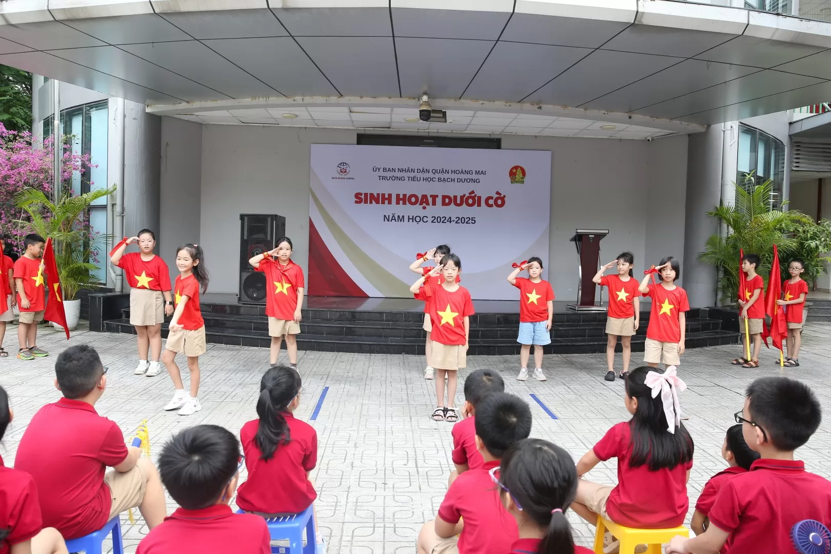 SINH HOẠT DƯỚI CỜ - trò chơi dân gian “Kéo co”