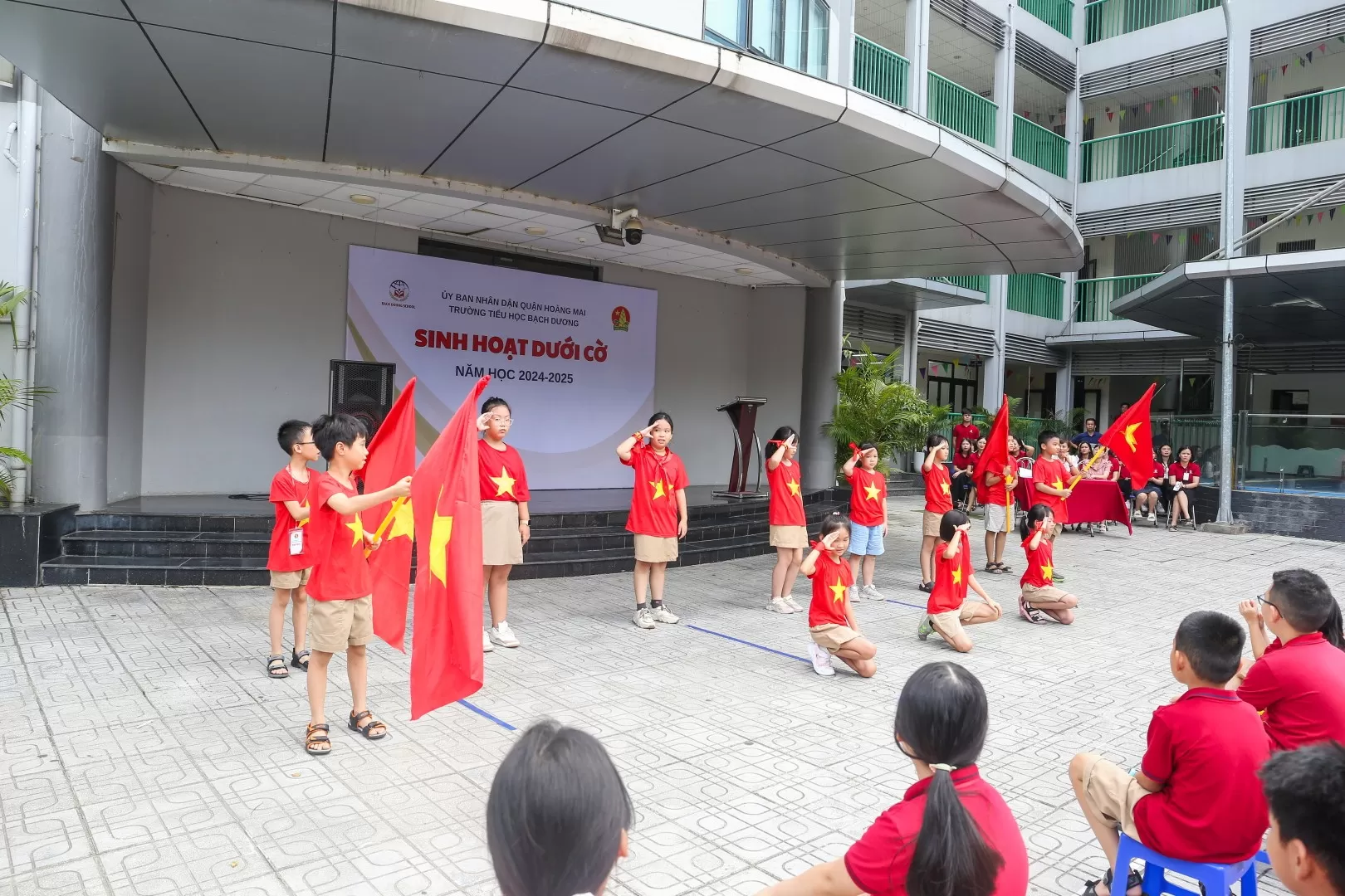 SINH HOẠT DƯỚI CỜ - trò chơi dân gian “Kéo co”