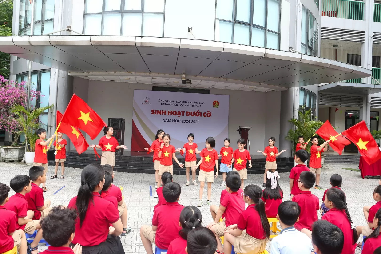 SINH HOẠT DƯỚI CỜ - trò chơi dân gian “Kéo co”