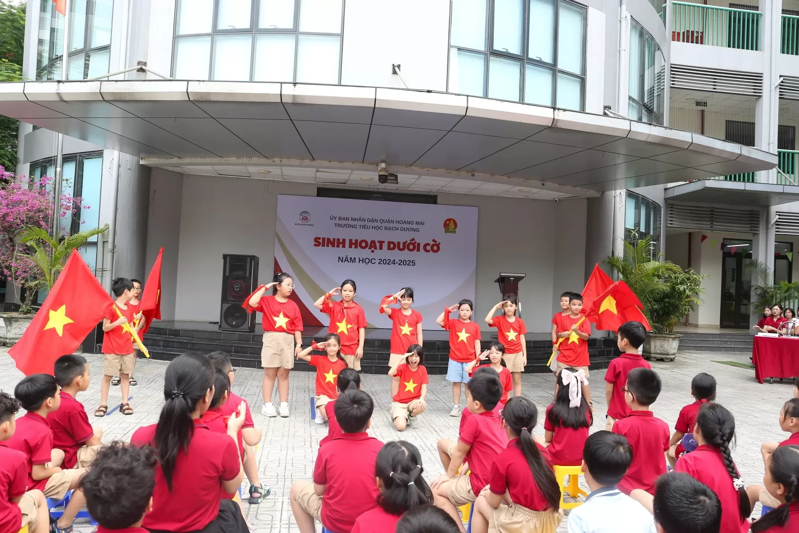 SINH HOẠT DƯỚI CỜ - trò chơi dân gian “Kéo co”