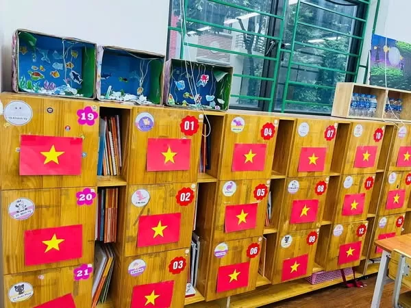 2C1 - HOẠT ĐỘNG LÀM CỜ TỔ QUỐC CHÀO MỪNG QUỐC KHÁNH 2/9