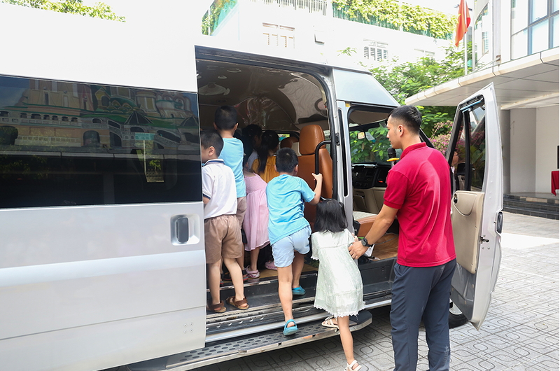 SINH HOẠT DƯỚI CỜ - chủ điểm "An toàn xe bus"