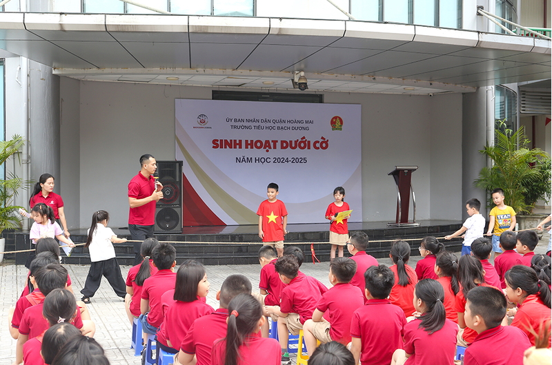 SINH HOẠT DƯỚI CỜ - trò chơi dân gian “Kéo co”