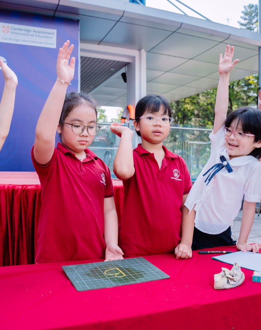 SINH HOẠT DƯỚI CỜ – CHỦ ĐIỂM AN TOÀN GIAO THÔNG