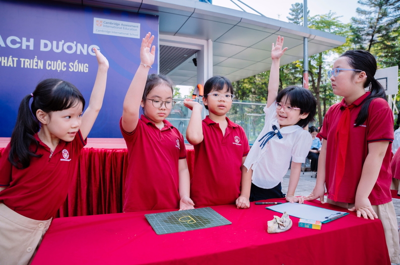 SINH HOẠT DƯỚI CỜ – CHỦ ĐIỂM AN TOÀN GIAO THÔNG